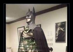 Enlace a Árbol de navidad haciendo cosplay