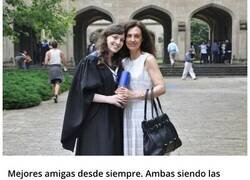 Enlace a Familias que decidieron recrear fotos de muchos años atrás y mostrar su cambio en la actualidad