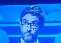 Enlace a La cara del presentador lo dice todo