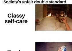 Enlace a El injusto doble rasero de la sociedad