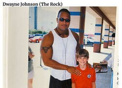 Enlace a Este hombre lleva haciéndose fotos con los famosos de Hollywood desde su infancia