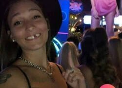 Enlace a Bren parece la típica chica con la que me iría de copas