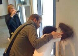 Enlace a Se le ve jodido al mono