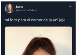 Enlace a Enseñando fotos del carnet de la uni