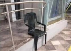 Enlace a Las sillas también pueden sentarse