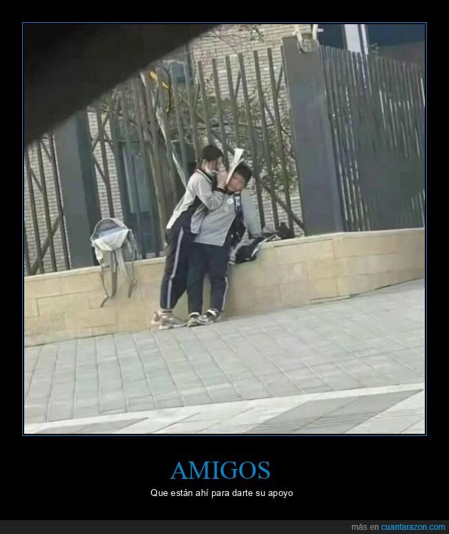 escribiendo,apoyando,niños