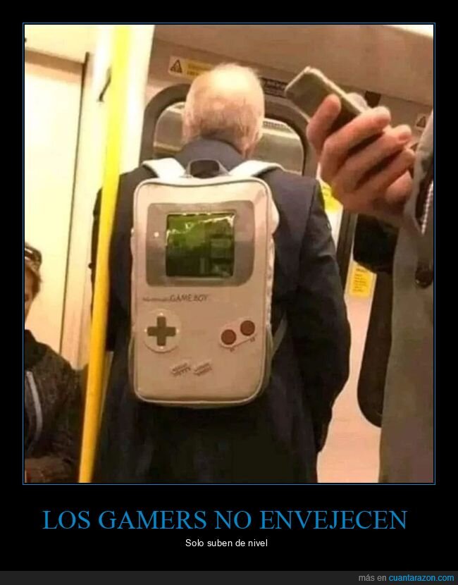 abuelo,mochila,game boy