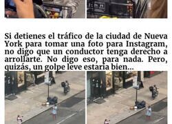 Enlace a Influencers haciendo cosas ridículas para obtener una toma perfecta