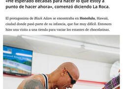 Enlace a Dwayne Johnson regresa a la tienda donde robaba chocolatinas de niño y gasta 300 dólares