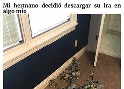 Enlace a Personas descubriendo que viven con un monstruo y tenían que compartir las pruebas