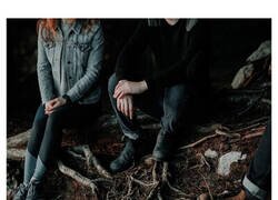 Enlace a Mujeres casadas cuentan las señales de alerta que mostraron sus futuros maridos y que desearían no haber ignorado