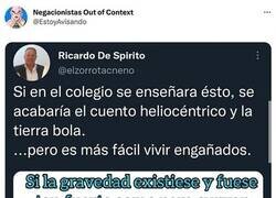 Enlace a Terraplanista y negacionista de la gravedad