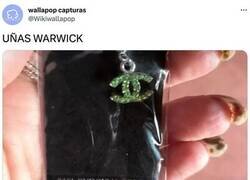 Enlace a Las uñas desvían la atención del producto