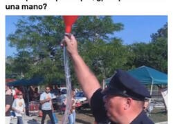 Enlace a Divertidas pilladas de policías que prueban que ellos también cometen errores