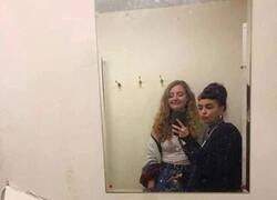 Enlace a Saludando a las vecinas