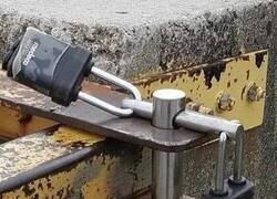 Enlace a Se ve que les salía más barato que hacer copias de la misma llave...