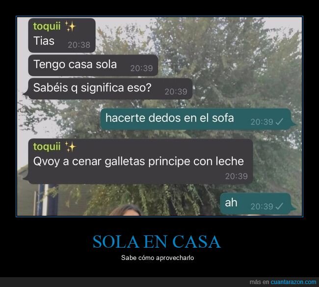 sola en casa,cenar,galletas