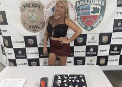 Enlace a Posando orgullosa