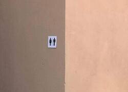 Enlace a La pegatina que te autoriza a mear donde desees