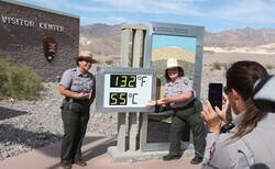 Enlace a Sonriendo ante el drama