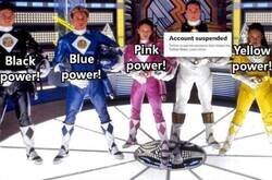 Enlace a Hay un Power Ranger que no tiene cabida en Facebook