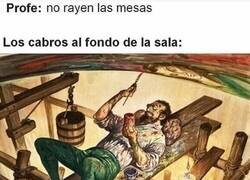 Enlace a Mi habitat natural, las sillas del fondo