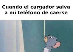 Enlace a El móvil pendiendo de un hilo