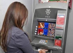 Enlace a Tomándose su tiempo en el cajero