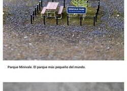 Enlace a Este artista deja divertidos carteles por la ciudad para que la gente los encuentre