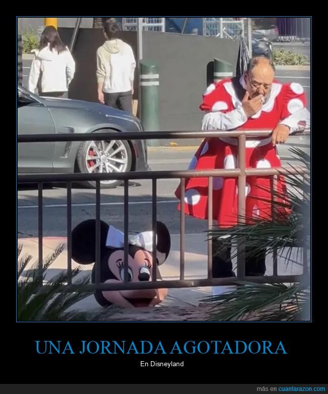 disfraz,fumando,minnie mouse