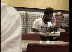 Enlace a Tiene un aire a Dahmer