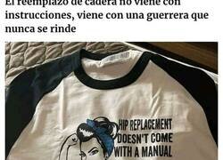 Enlace a Camisetas con mensajes extrañamente específicos