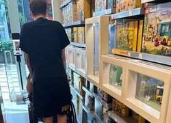 Enlace a Le acompañan a todas partes