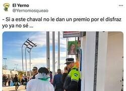 Enlace a La mirada del policía...