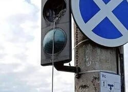 Enlace a Semáforo haciendo balconing