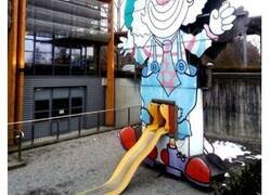 Enlace a Extraños parques infantiles que no debería pisar ningún niño