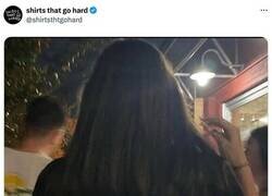 Enlace a Le es más sencillo comunicarse con camisetas