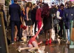 Enlace a La típica amiga a la que le cuesta mantener la verticalidad