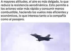Enlace a ¿Por qué los aviones vuelan a altitudes tan altas?