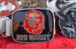 Enlace a Qué raro está Bob Marley