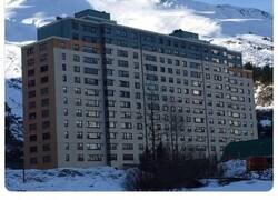 Enlace a Whittier: un lugar gélido y remoto en el que prácticamente todos los habitantes viven en un único edificio