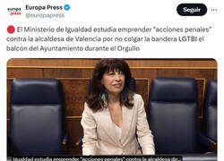 Enlace a Acciones penales por no colgar la bandera LGTBI