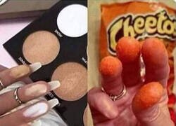 Enlace a Las manos de dos tipos de mujeres