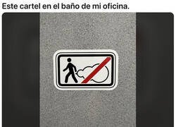 Enlace a Prohibición en el baño de la oficina