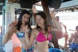 Enlace a Esperemos que haya un bañador ahí debajo...