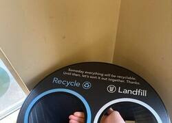 Enlace a La papelera de reciclaje más inútil