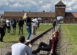 Enlace a Postureo en Auschwitz