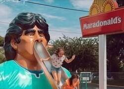 Enlace a Restaurante de comida rápida inspirado en Maradona