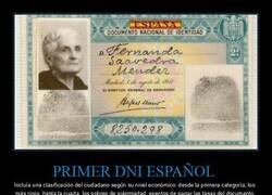 Enlace a El primer DNI español es de 1951