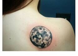 Enlace a Personas que no se dan cuenta de lo horribles que son sus tatuajes